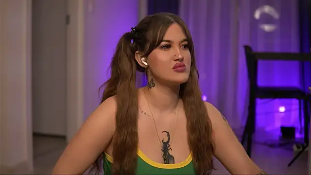 AryaDeluna online show from 11-17-25, 07:08