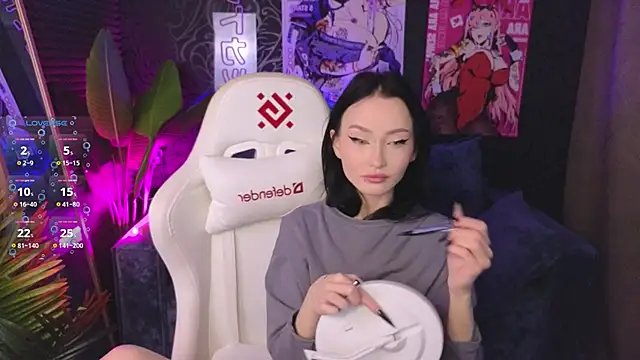  holly berry  online show from 09-09-25, 01:38