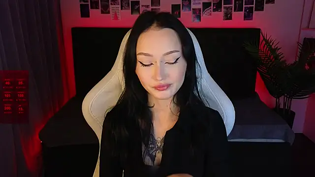  holly berry  online show from 09-13-25, 01:27