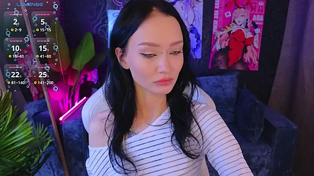  holly berry  online show from 09-22-25, 08:16