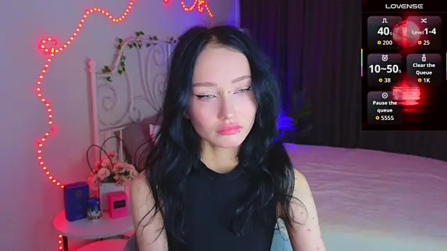  holly berry  online show from 09-28-25, 01:22