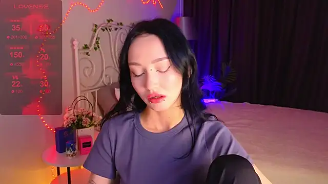  holly berry  online show from 09-29-25, 01:44