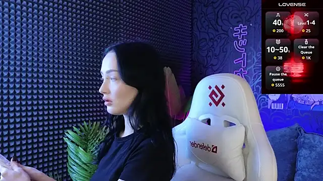  holly berry  online show from 10-01-25, 01:22