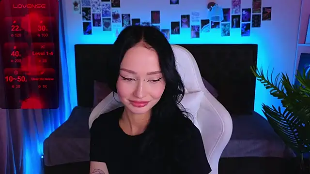  holly berry  online show from 10-03-25, 01:46