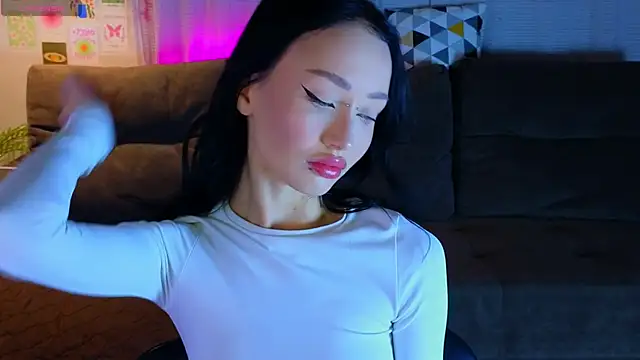  holly berry  online show from 10-06-25, 01:58