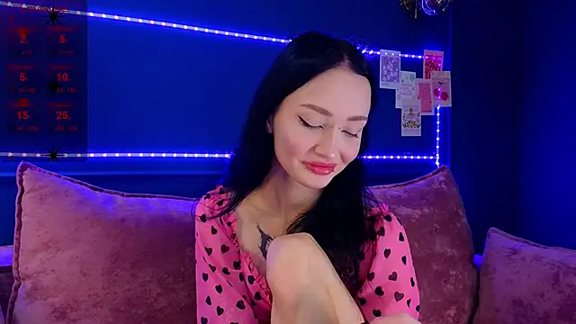  holly berry  online show from 10-07-25, 02:31