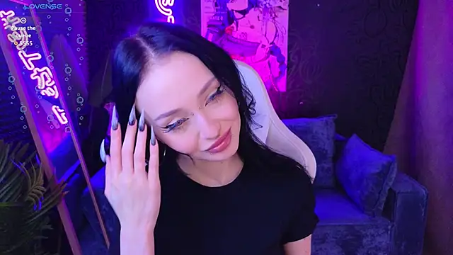  holly berry  online show from 10-21-25, 01:50