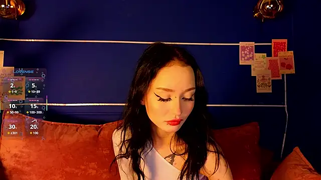  holly berry  online show from 10-23-25, 01:38