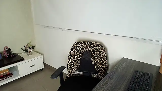  Victoria Collins online show from 10-28-25, 11:03