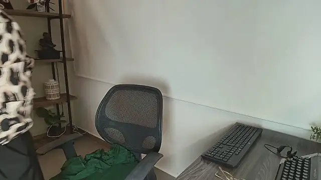  Victoria Collins online show from 03-24-26, 11:48