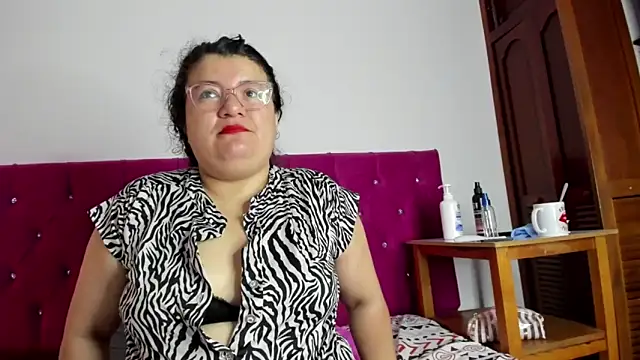 Snapshot of mystery_psique chatting on 10-25-25, 03:29 mystery psique online show from 10-25-25, 03:29