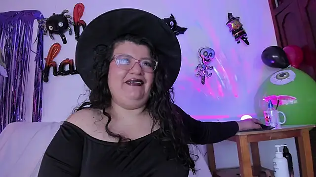 Snapshot of mystery_psique chatting on 10-31-25, 01:56 mystery psique online show from 10-31-25, 01:56