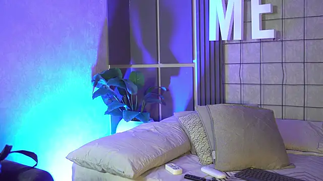 Susan wall online show from 03-11-26, 01:39