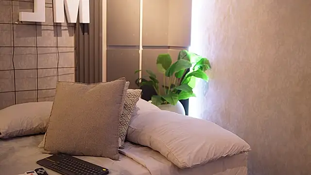 Susan wall online show from 04-15-26, 01:51