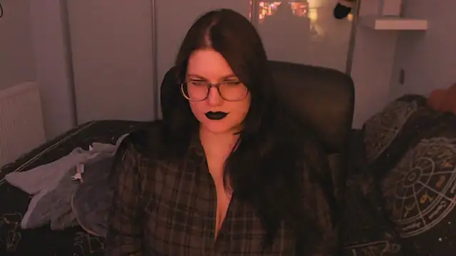 GothSuccubusBabe online show from 03-25-26, 09:10