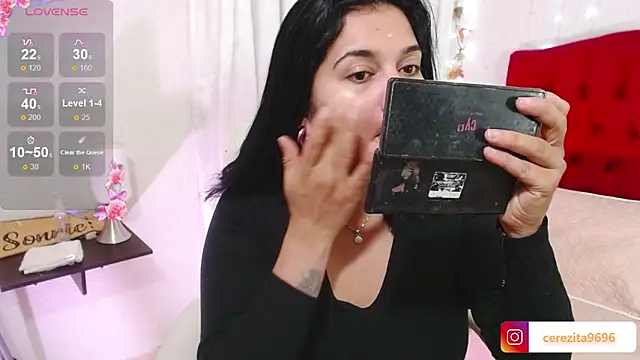 mia traveluxe online show from 09-19-25, 01:51