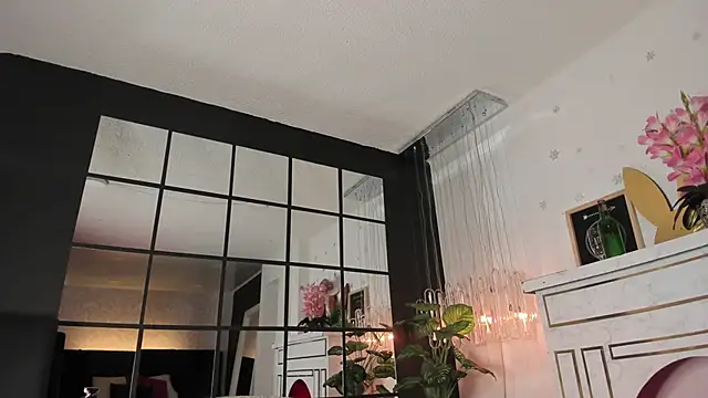 Snapshot of floraginette chatting on 02-11-26, 06:02 floraginette online show from 02-11-26, 06:02