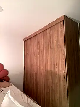 alissradiante1 online show from 10-09-25, 12:19