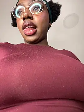 alissradiante1 online show from 10-26-25, 10:15