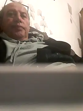 Snapshot of Vince072 chatting on 10-01-25, 03:45 Vince072 online show from 10-01-25, 03:45