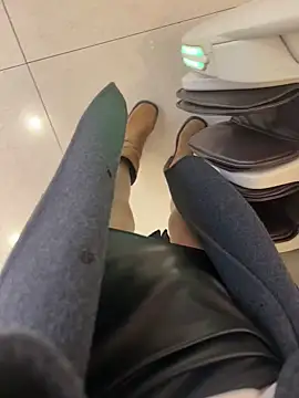 Snapshot of xiaoyuan01 chatting on 10-20-25, 02:23 xiaoyuan01 online show from 10-20-25, 02:23