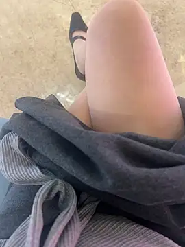 Snapshot of xiaoyuan01 chatting on 10-24-25, 01:57 xiaoyuan01 online show from 10-24-25, 01:57