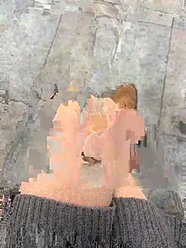 Snapshot of xiaoyuan01 chatting on 10-28-25, 04:49 xiaoyuan01 online show from 10-28-25, 04:49