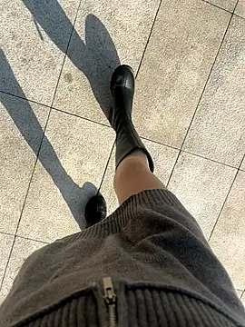 Snapshot of xiaoyuan01 chatting on 11-15-25, 01:14 xiaoyuan01 online show from 11-15-25, 01:14