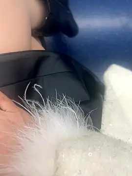 xiaoyuan01 online show from 12-17-25, 02:39