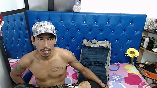 Snapshot of nachoandnathasha chatting on 11-02-25, 06:43 nachoandnathasha online show from 11-02-25, 06:43