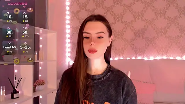 Snapshot of HolyMiax chatting on 09-16-25, 03:18 HolyMiax online show from 09-16-25, 03:18