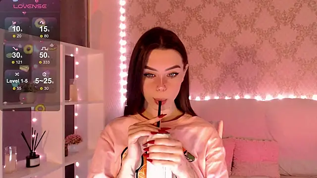 Snapshot of HolyMiax chatting on 10-06-25, 03:37 HolyMiax online show from 10-06-25, 03:37