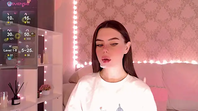 Snapshot of HolyMiax chatting on 10-14-25, 03:29 HolyMiax online show from 10-14-25, 03:29