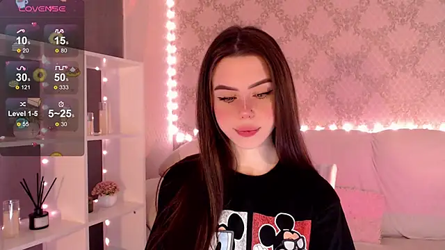 Snapshot of HolyMiax chatting on 10-15-25, 03:50 HolyMiax online show from 10-15-25, 03:50