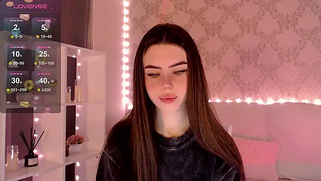 Snapshot of HolyMiax chatting on 10-17-25, 03:31 HolyMiax online show from 10-17-25, 03:31