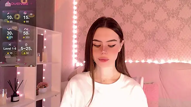 Snapshot of HolyMiax chatting on 10-18-25, 03:31 HolyMiax online show from 10-18-25, 03:31