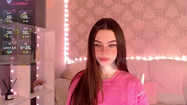 Snapshot of HolyMiax chatting on 10-19-25, 03:40 HolyMiax online show from 10-19-25, 03:40