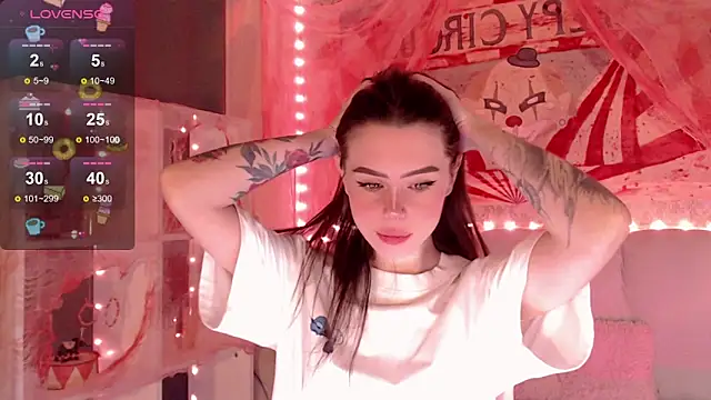 Snapshot of HolyMiax chatting on 10-30-25, 04:03 HolyMiax online show from 10-30-25, 04:03