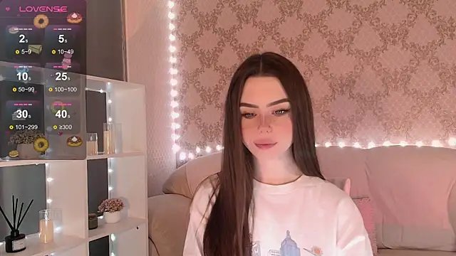 Snapshot of HolyMiax chatting on 11-17-25, 03:34 HolyMiax online show from 11-17-25, 03:34