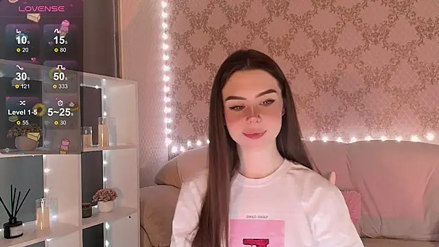 Snapshot of HolyMiax chatting on 11-19-25, 03:17 HolyMiax online show from 11-19-25, 03:17