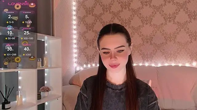 Snapshot of HolyMiax chatting on 11-23-25, 03:28 HolyMiax online show from 11-23-25, 03:28