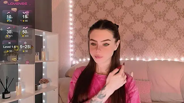 Snapshot of HolyMiax chatting on 11-30-25, 03:10 HolyMiax online show from 11-30-25, 03:10