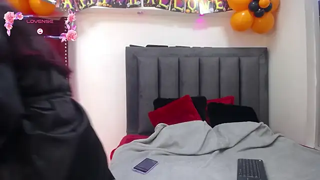 EmmaJhomson online show from 10-10-25, 08:19