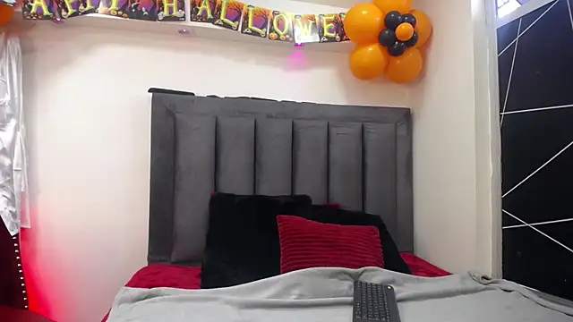 EmmaJhomson online show from 10-13-25, 08:09