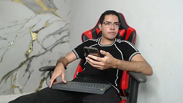 Snapshot of JulianSaintt chatting on 03-03-26, 07:53 JulianSaintt online show from 03-03-26, 07:53