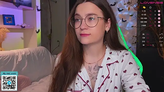 mia here online show from 10-28-25, 12:09