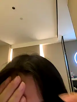 Snapshot of chenyu0308 chatting on 10-25-25, 04:42 chenyu0308 online show from 10-25-25, 04:42