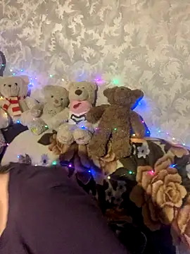 hotsteacher online show from 12-16-25, 01:10