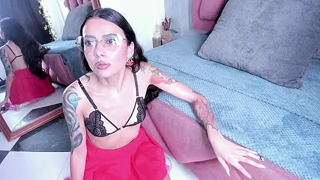 viollettaa  online show from 12-16-25, 06:57