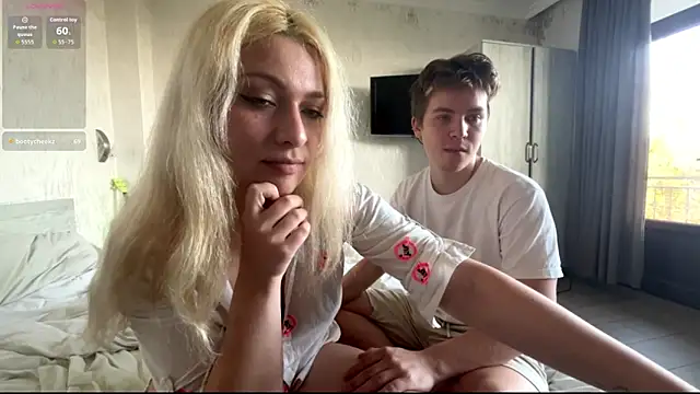 Snapshot of Hikki_ chatting on 11-05-25, 12:16 Hikki online show from 11-05-25, 12:16